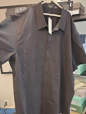 Men's Black Short-Sleeve Button-Up Shirt - Modern Casual
